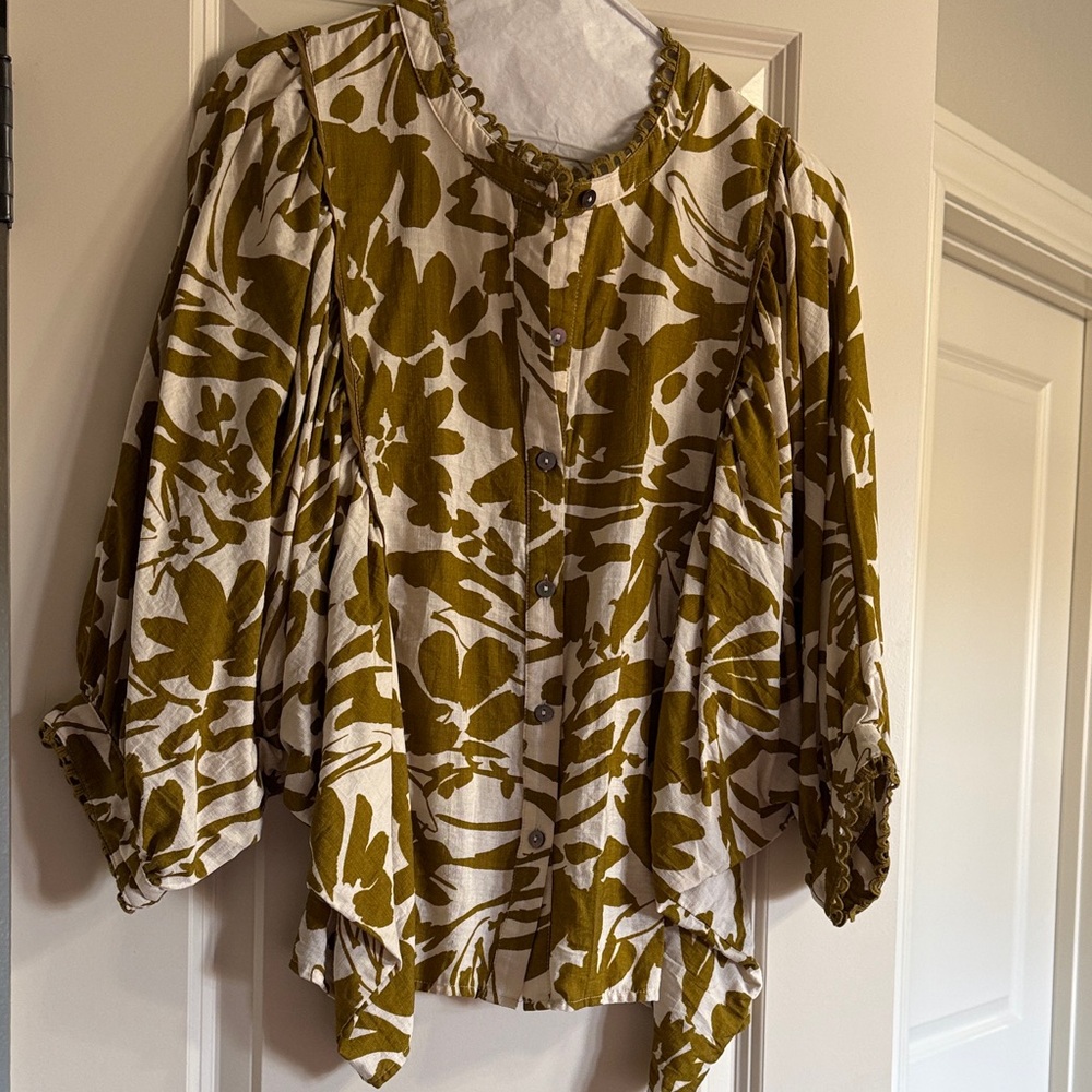 Entro Olive and White Floral Blouse